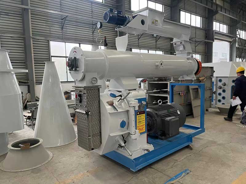 medium price range chicken feed machine
